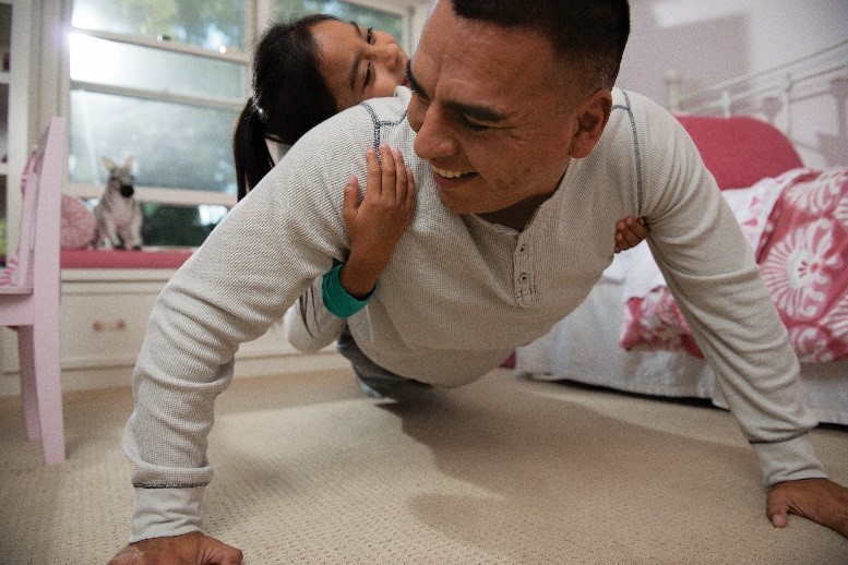 Image father daughter pushups